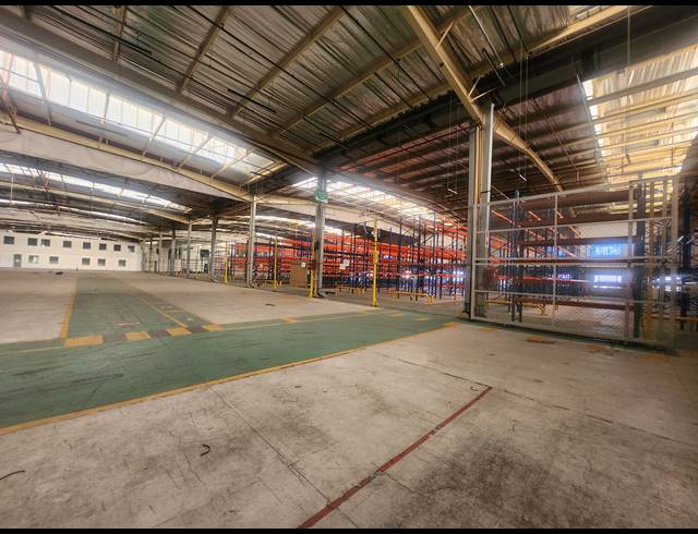 11,924M² WAREHOUSE TO LET IN HALFWAY GARDENS